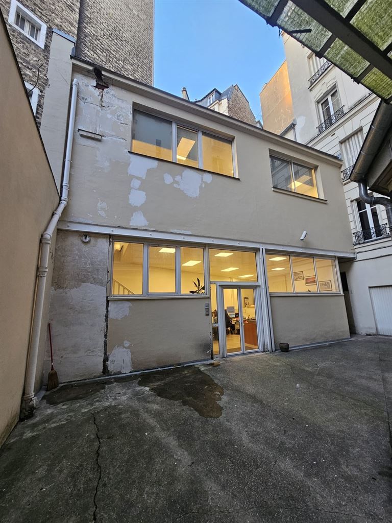 Location Commerce Paris 17 334 m²